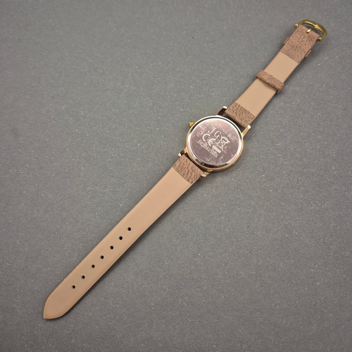 JG Damen Uhr mit goldfarbenem Gehäuse – Dezente Eleganz in Beige