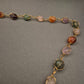 Bunte Edelstein Halskette mit Golddraht – Natürliche Eleganz