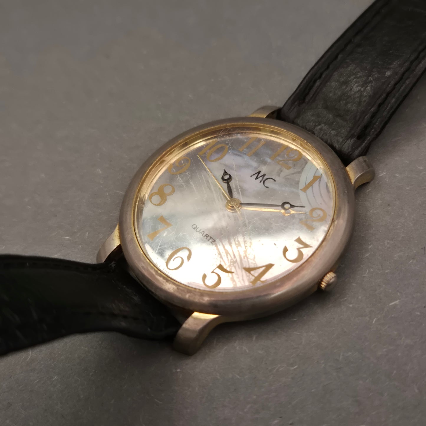 MC Damen Uhr mit galaktischem Zifferblatt – Kreativer Blickfang