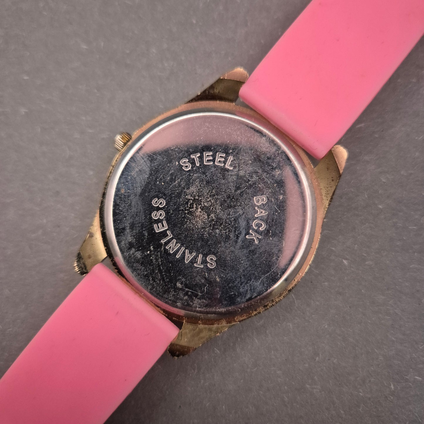 Roland Damen Uhr mit Strassbesatz – Glamour trifft Pink