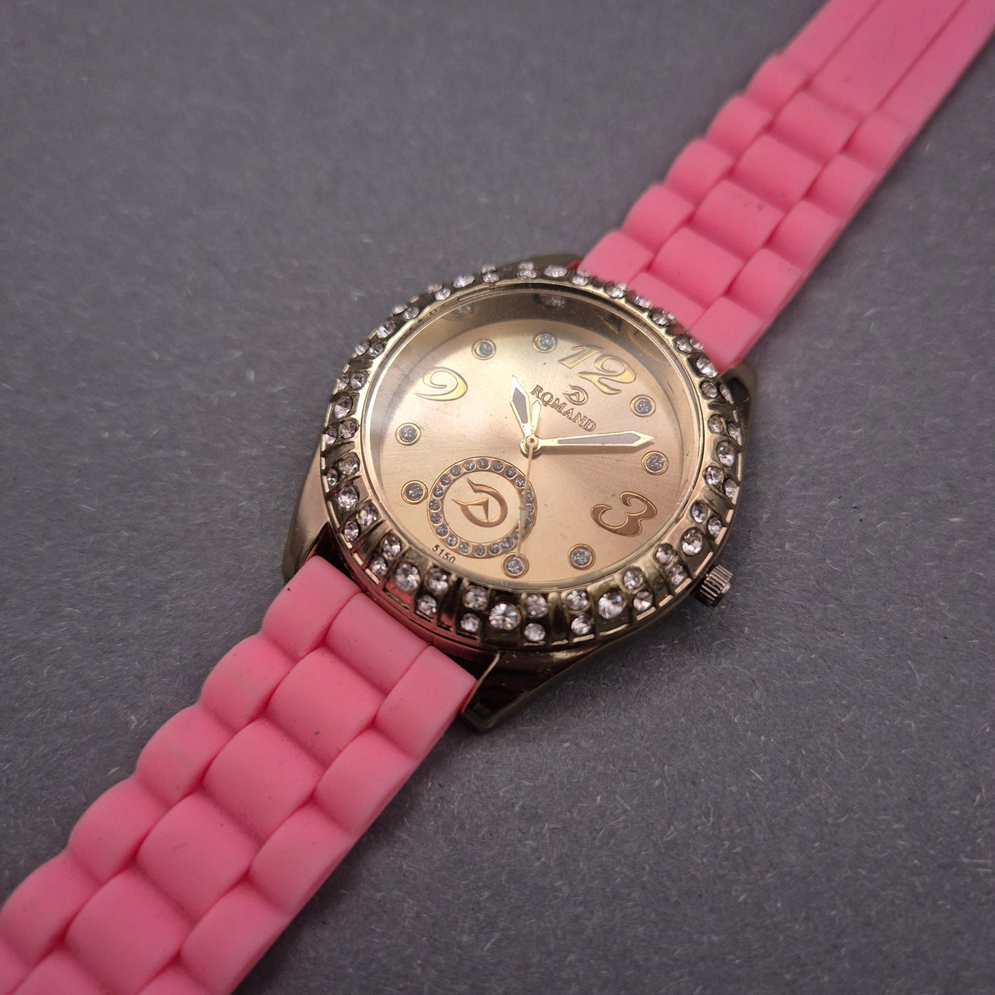 Roland Damen Uhr mit Strassbesatz – Glamour trifft Pink