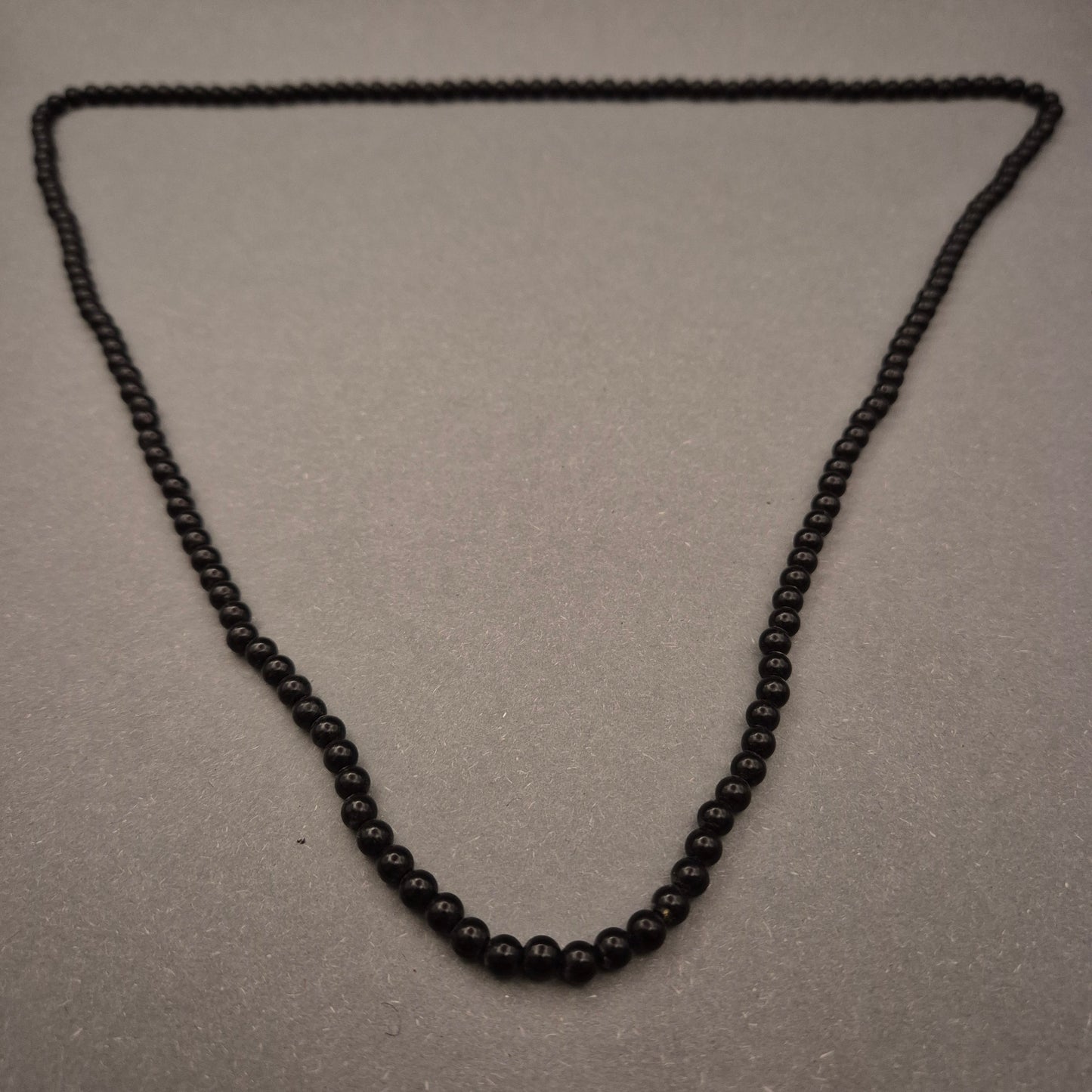 Schlichte schwarze Hämatit Halskette – Klassisch und zeitlos