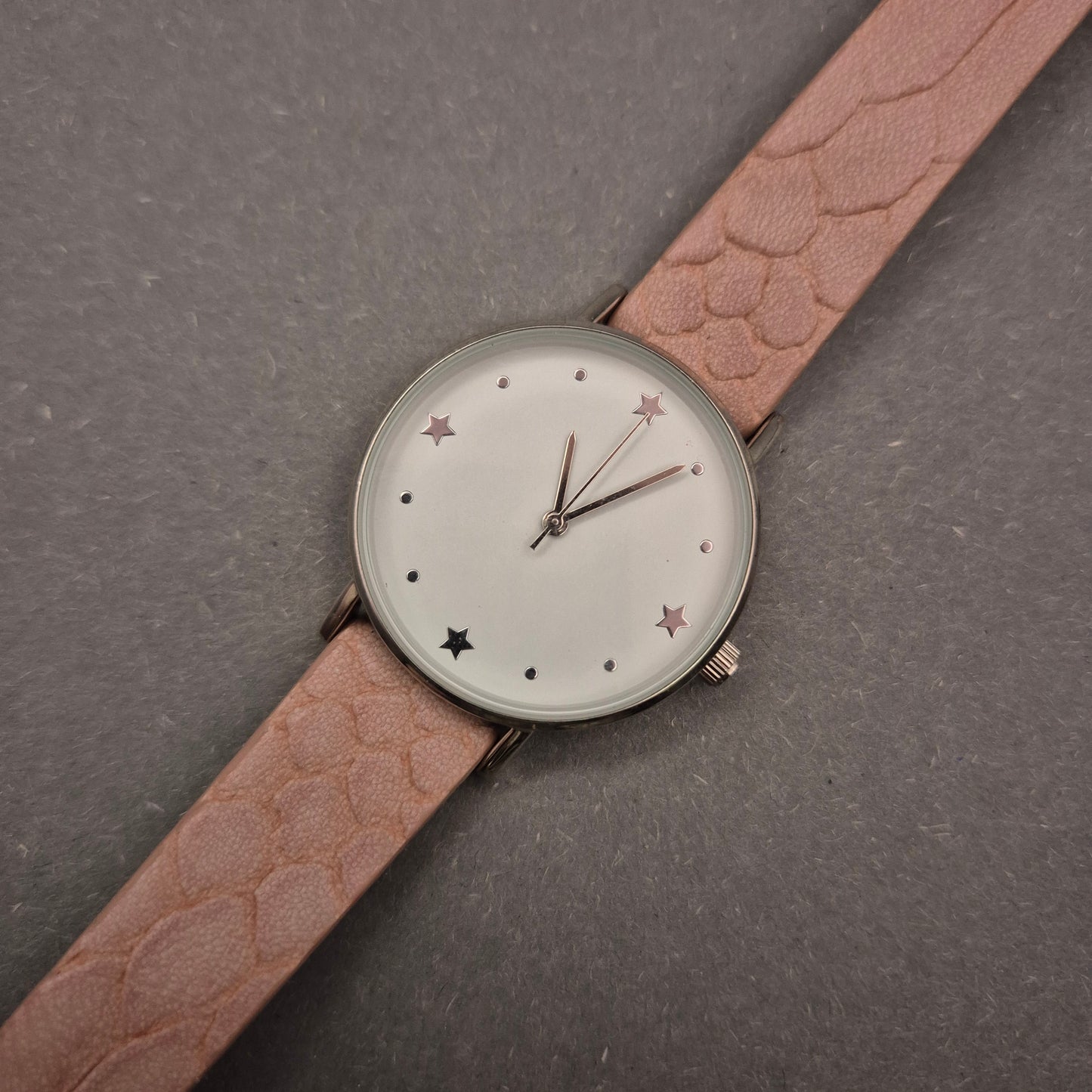 bpc Damen Uhr in Rosé – Verspieltes Design mit Sternen