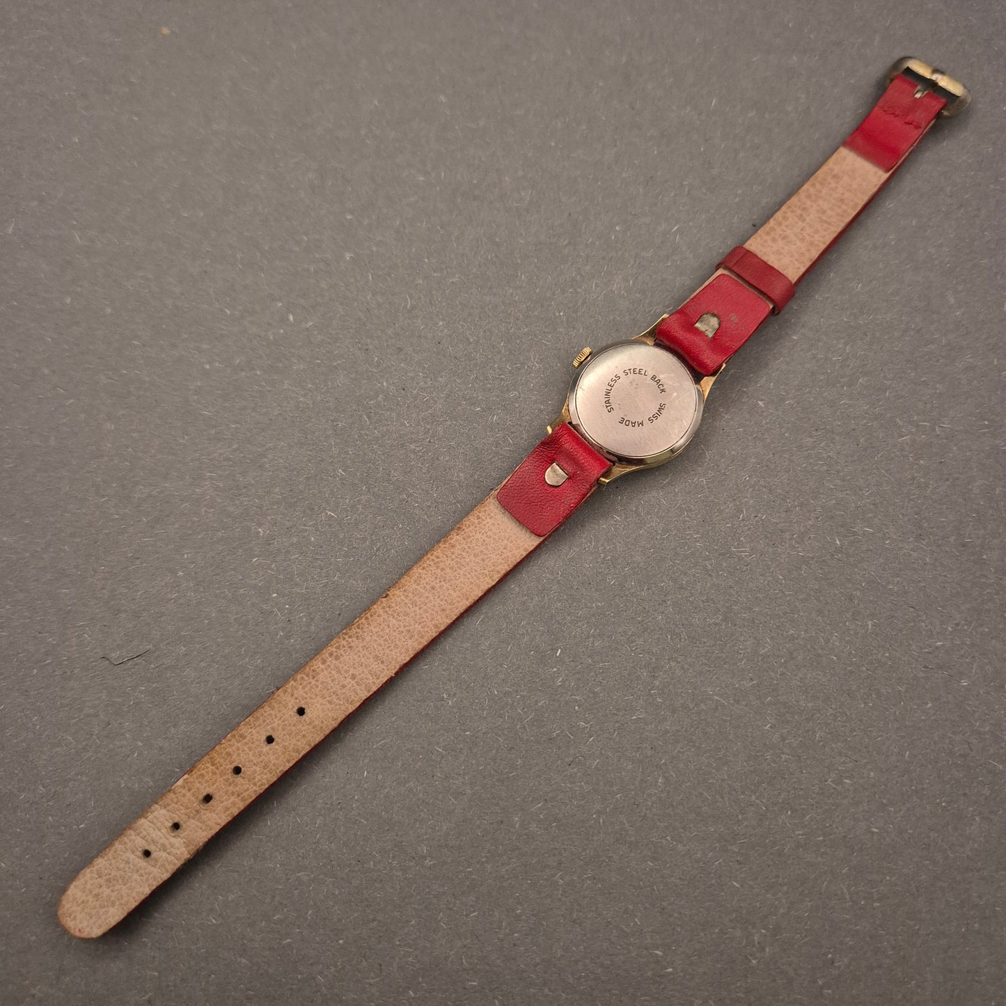 Klassische Roamer Damen Uhr – Schweizer Qualität mit rotem Lederband