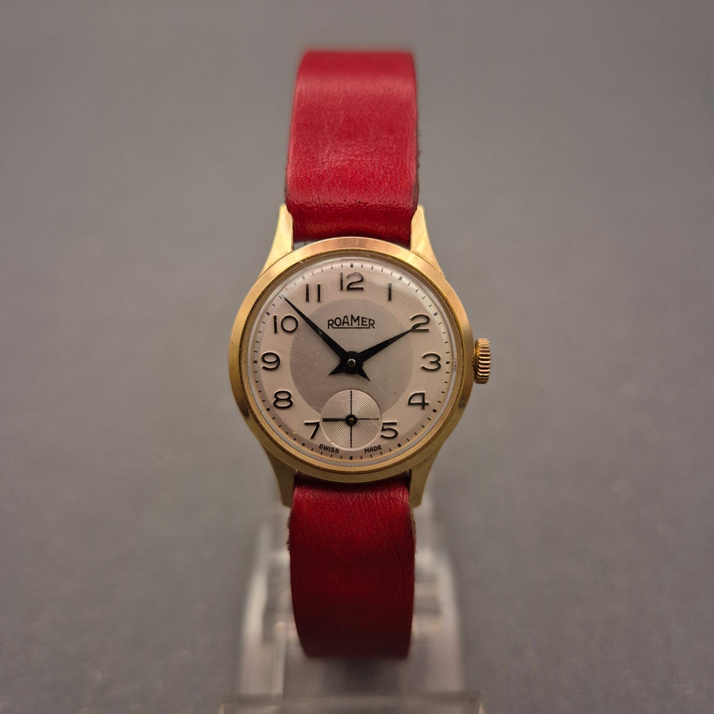 Klassische Roamer Damen Uhr – Schweizer Qualität mit rotem Lederband