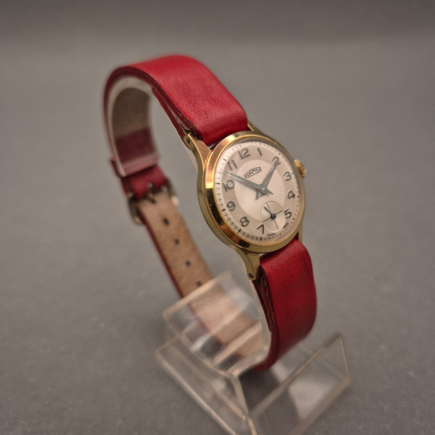 Klassische Roamer Damen Uhr – Schweizer Qualität mit rotem Lederband