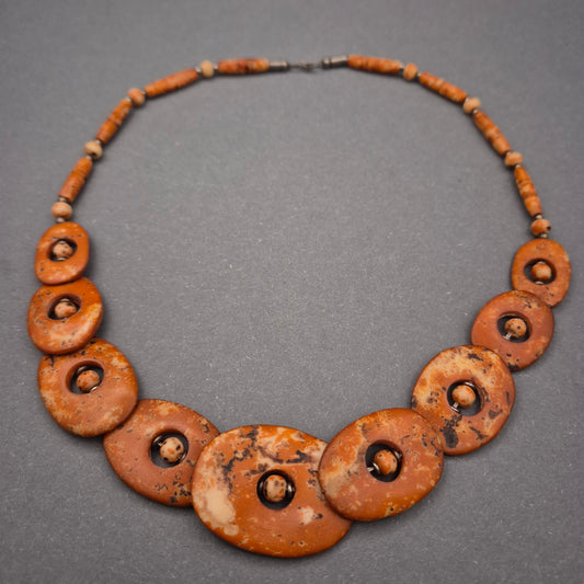 Naturstein Halskette in Erdtönen – Handgefertigter Vintage-Look