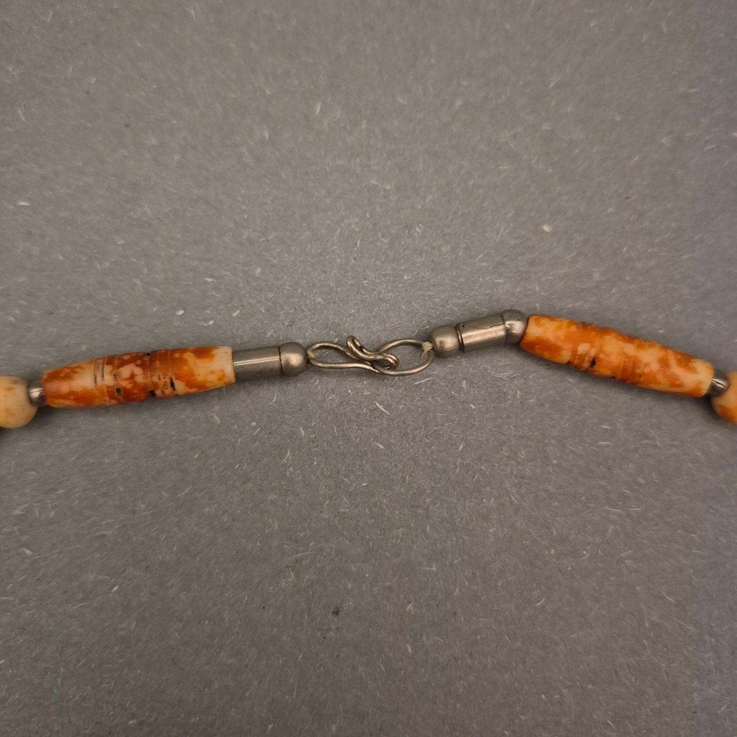 Naturstein Halskette in Erdtönen – Handgefertigter Vintage-Look