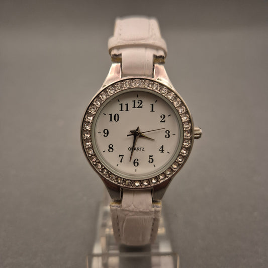 Elegante Eternal Damen Uhr mit funkelndem Steinbesatz