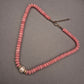 Elegante Halskette mit rosa Steinperlen und Zuchtperle