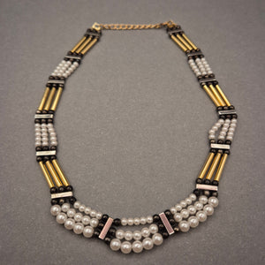 Statement Collier – Mehrreihige Perlenkette mit Gold-Elementen