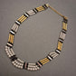 Statement Collier – Mehrreihige Perlenkette mit Gold-Elementen