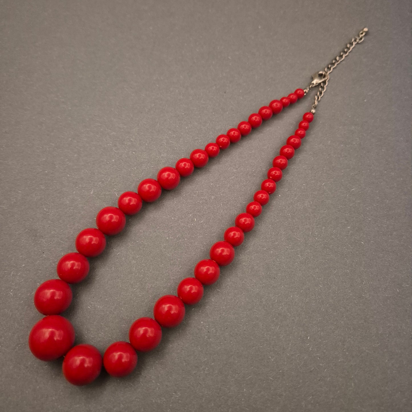 Statement-Kette in knalligem Rot – Verlaufende Acrylperlen