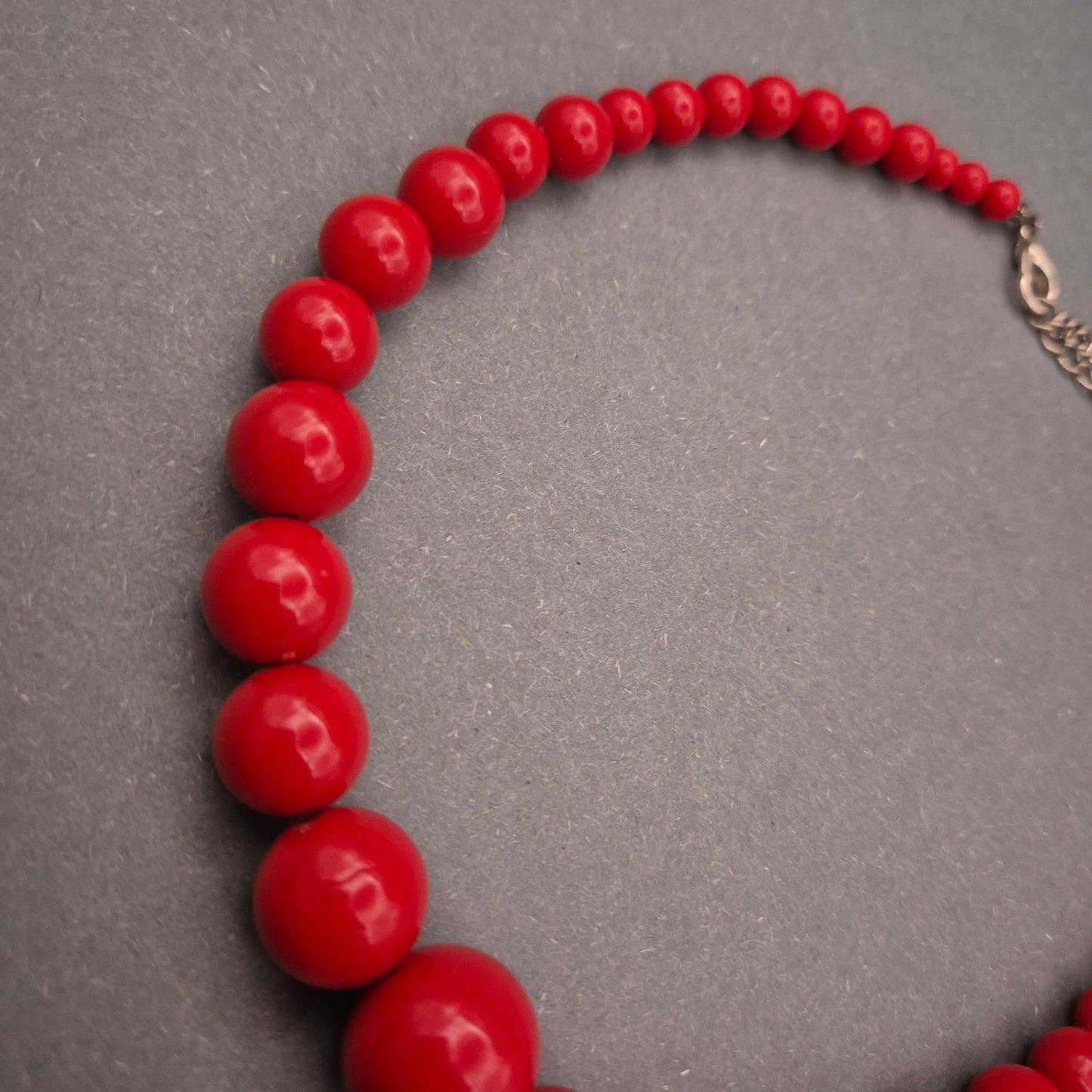 Statement-Kette in knalligem Rot – Verlaufende Acrylperlen