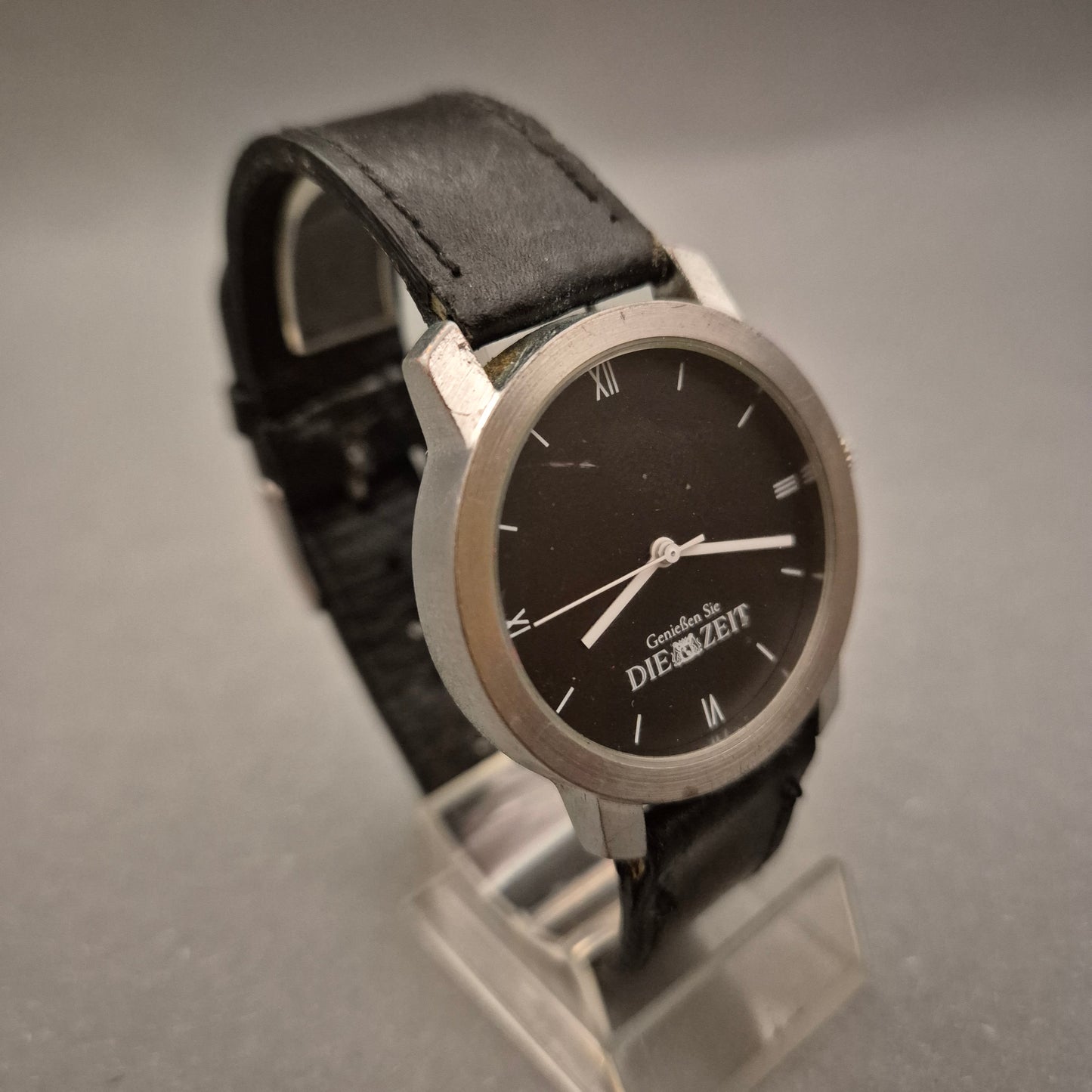 Minimalistische Herren Uhr – Schwarzes Zifferblatt und Slogan