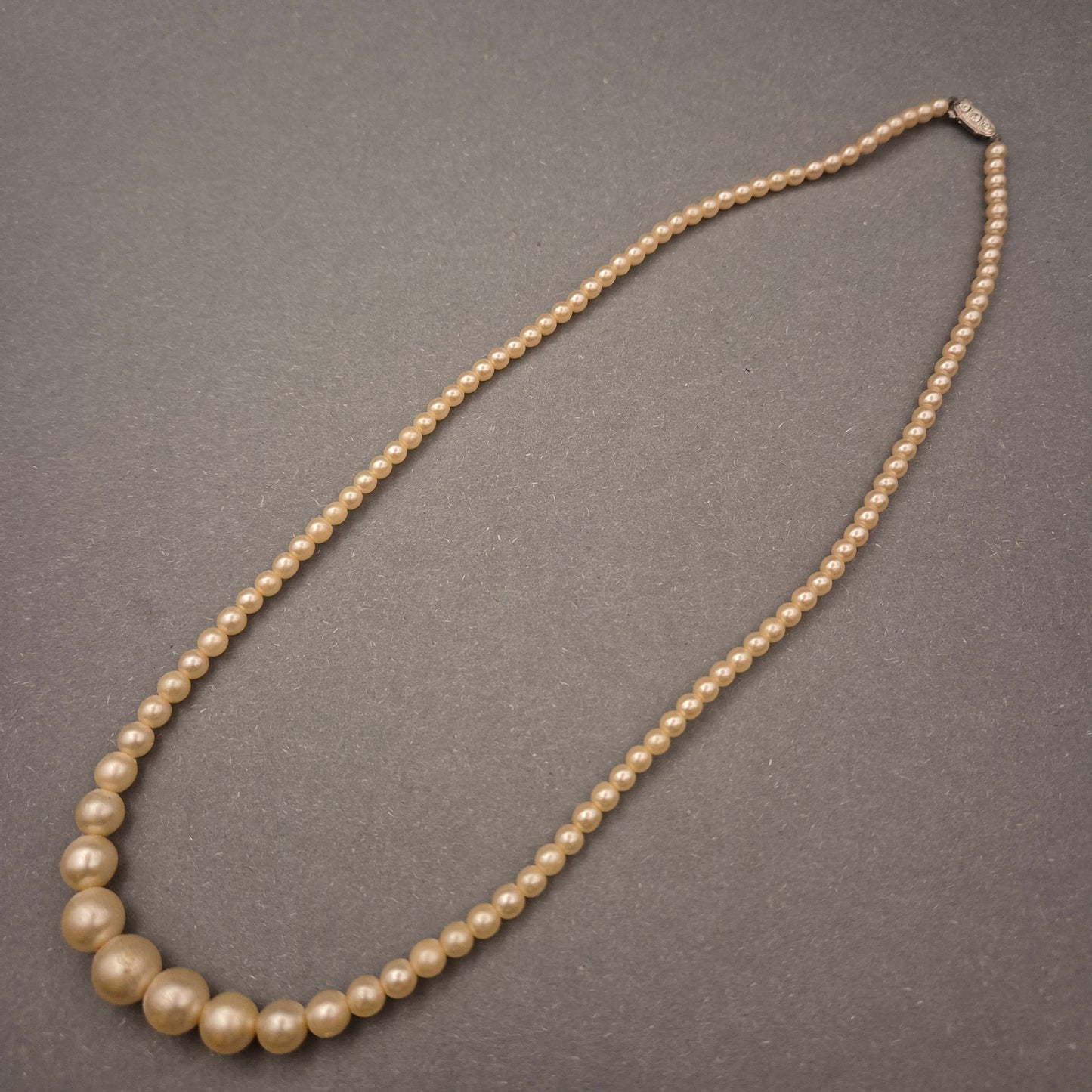 Elegante Perlenkette – Verlaufende Perlen für Vintage-Charme