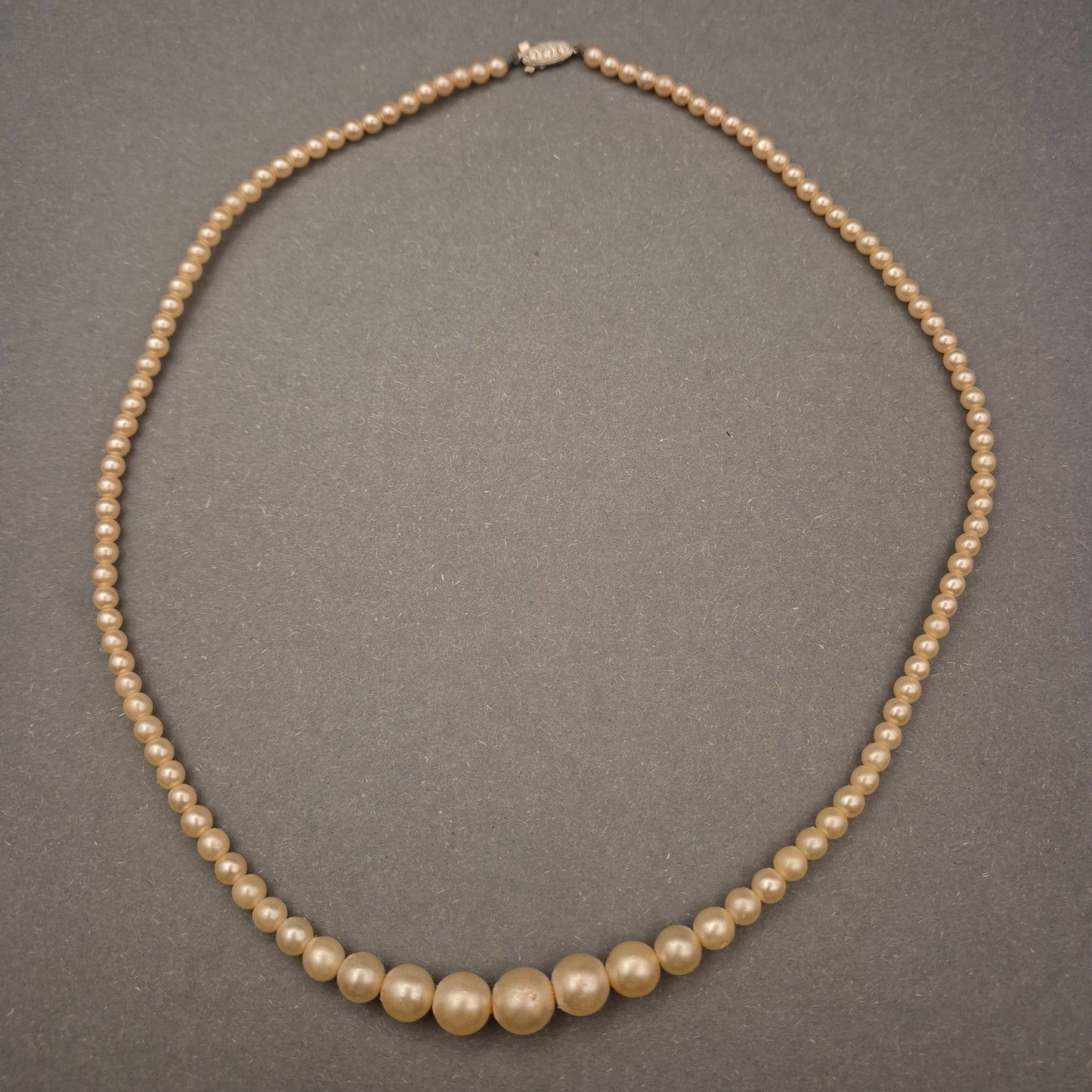 Elegante Perlenkette – Verlaufende Perlen für Vintage-Charme