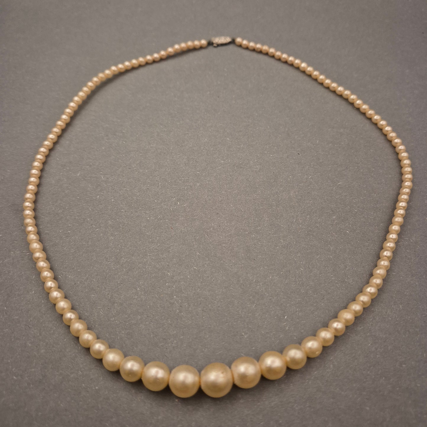 Elegante Perlenkette – Verlaufende Perlen für Vintage-Charme