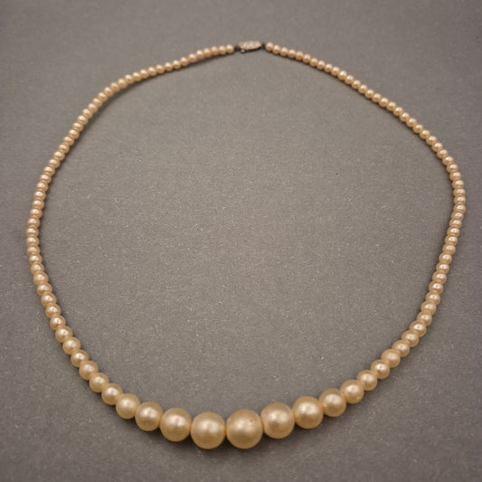Elegante Perlenkette – Verlaufende Perlen für Vintage-Charme