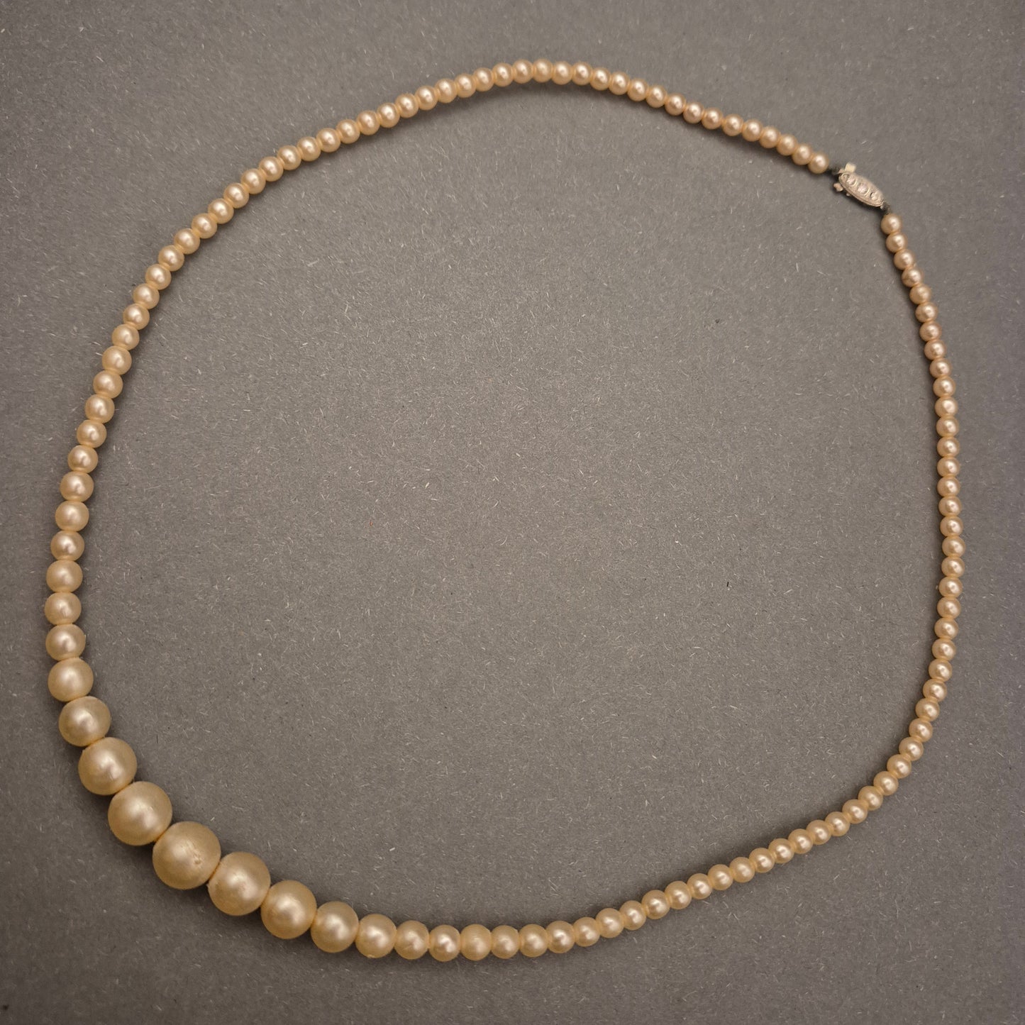 Elegante Perlenkette – Verlaufende Perlen für Vintage-Charme