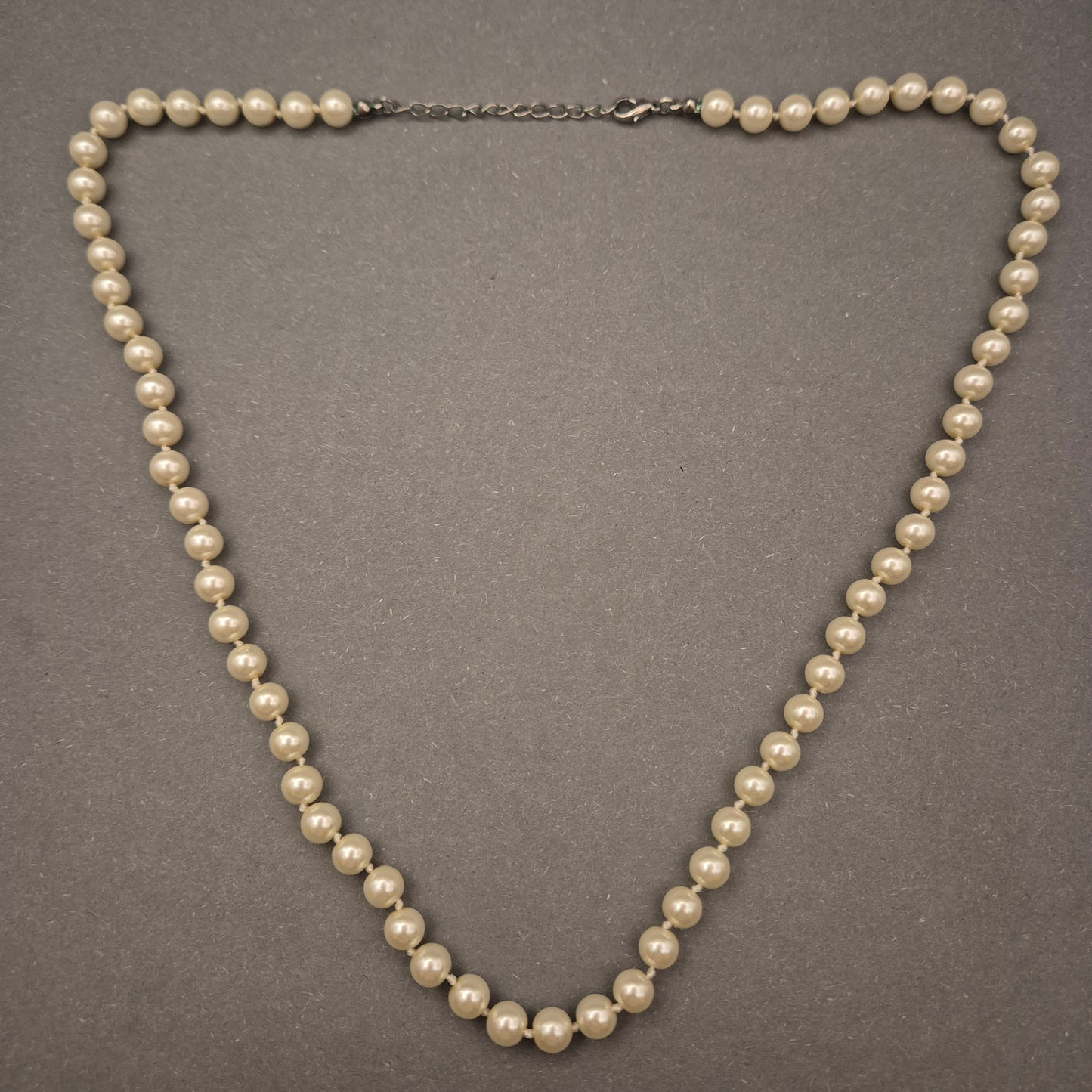 Klassische Damen Perlenkette – Zeitlose Eleganz in Creme