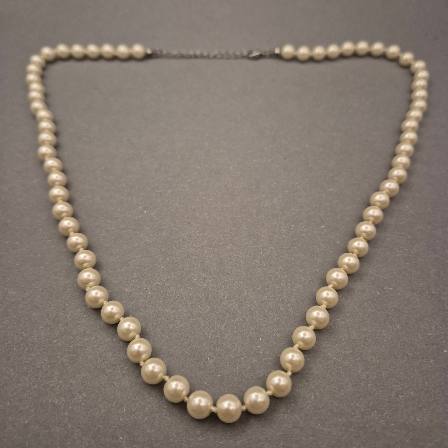 Klassische Damen Perlenkette – Zeitlose Eleganz in Creme