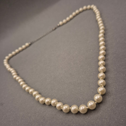 Klassische Damen Perlenkette – Zeitlose Eleganz in Creme