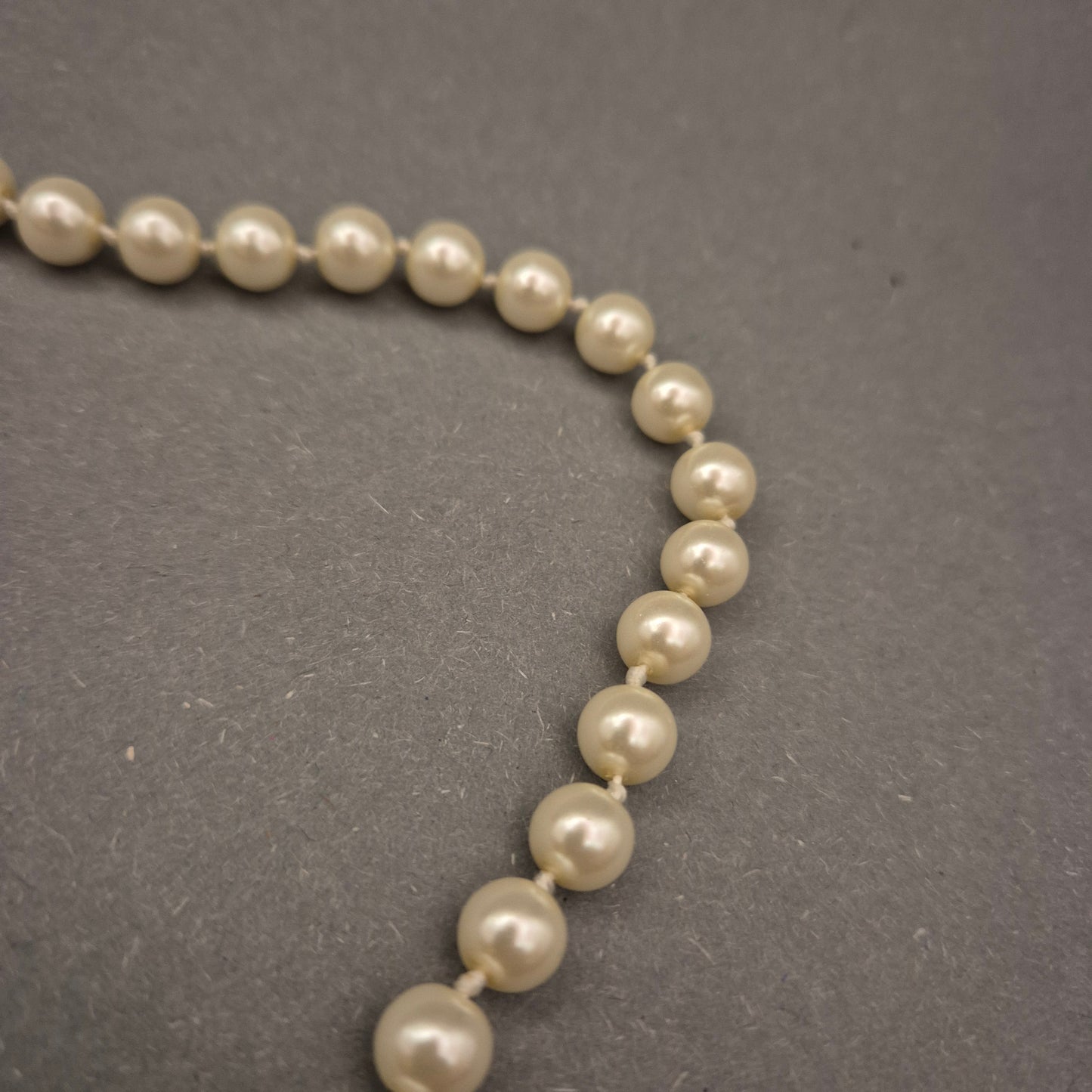 Klassische Damen Perlenkette – Zeitlose Eleganz in Creme