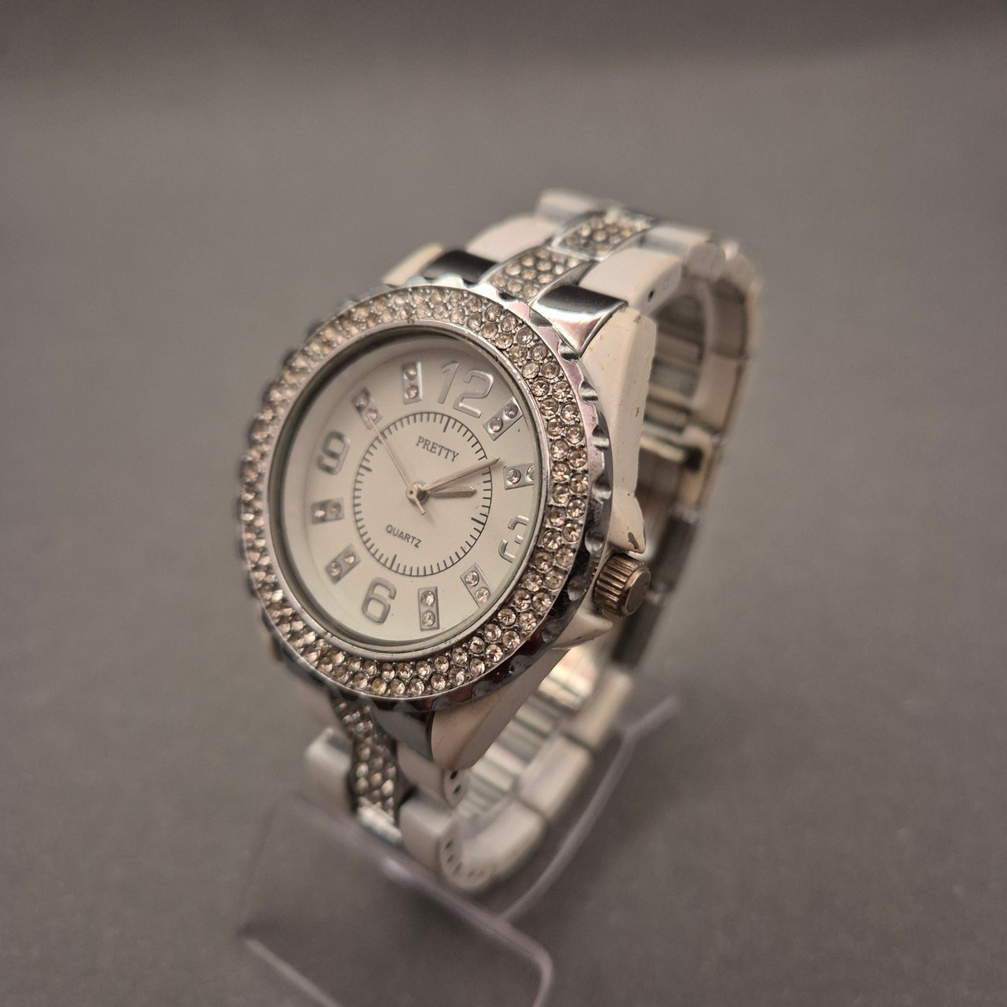 Glamouröse PRETTY Damen Uhr – Kristall-Besatz & Weiß