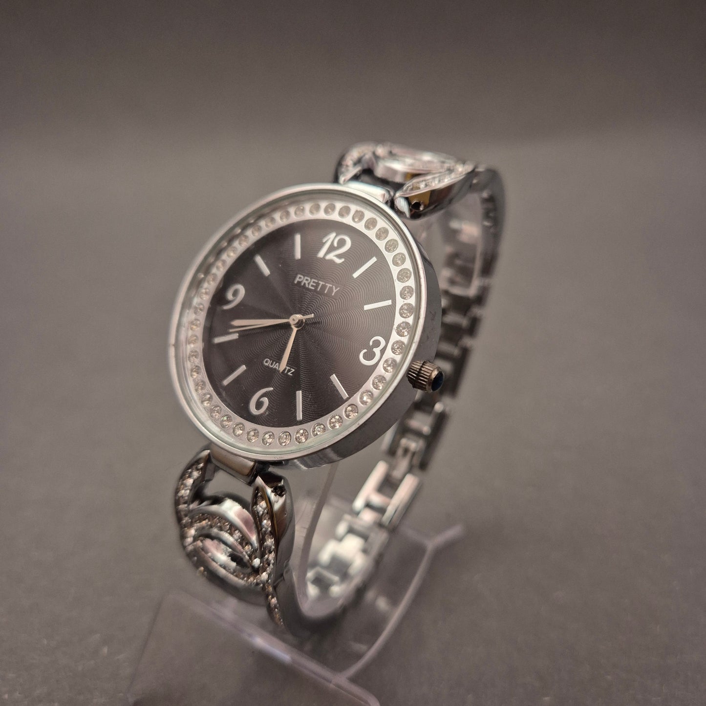 Glamouröse PRETTY Damen Uhr – Schwarzes Zifferblatt & Steinarmband