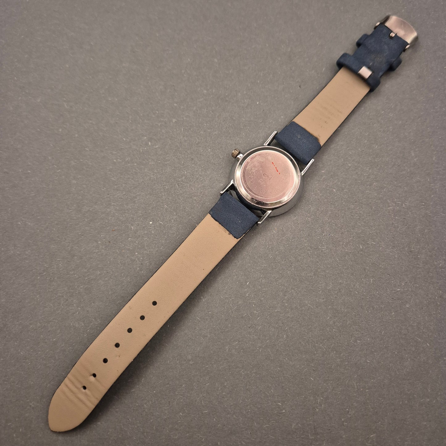 Minimalistische Damen Uhr – Dunkelblau mit Strich-Indexen