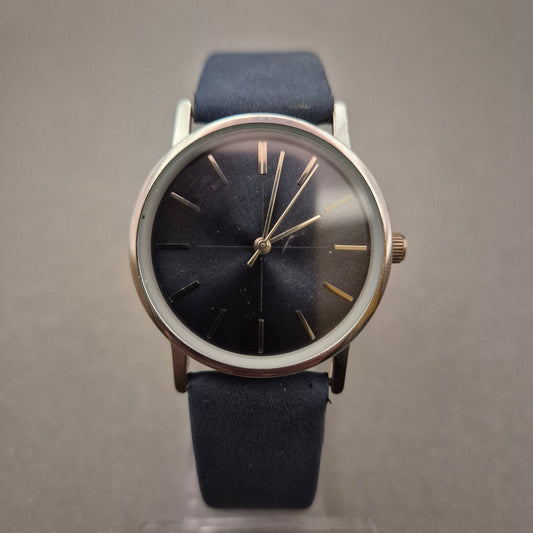 Minimalistische Damen Uhr – Dunkelblau mit Strich-Indexen