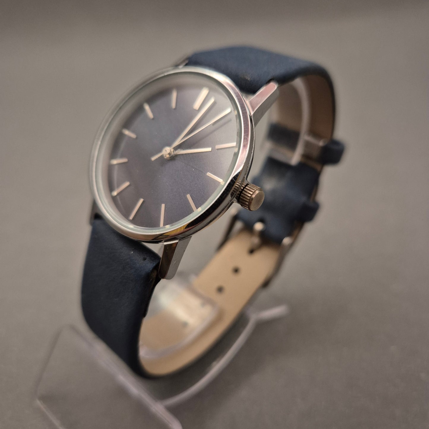 Minimalistische Damen Uhr – Dunkelblau mit Strich-Indexen