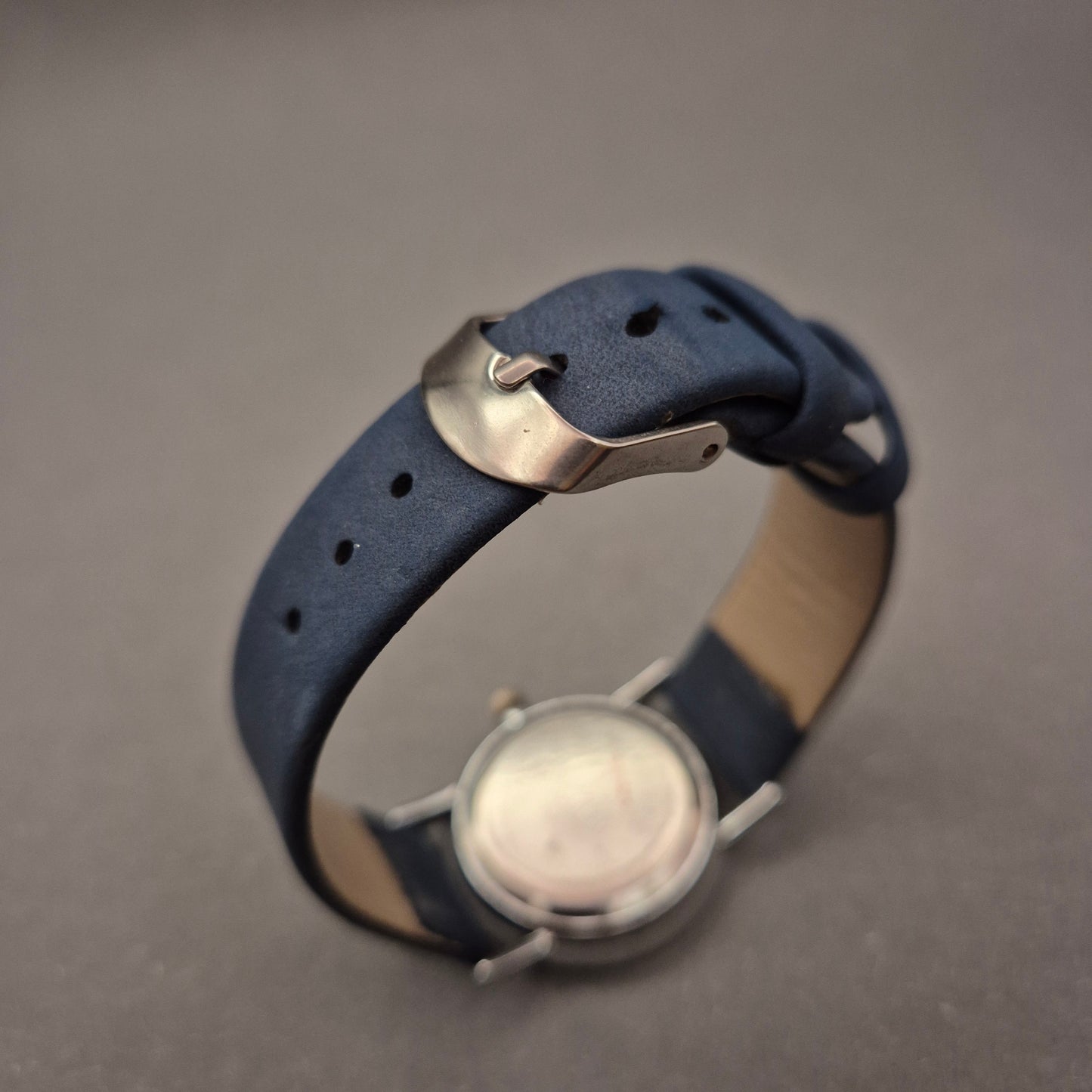 Minimalistische Damen Uhr – Dunkelblau mit Strich-Indexen