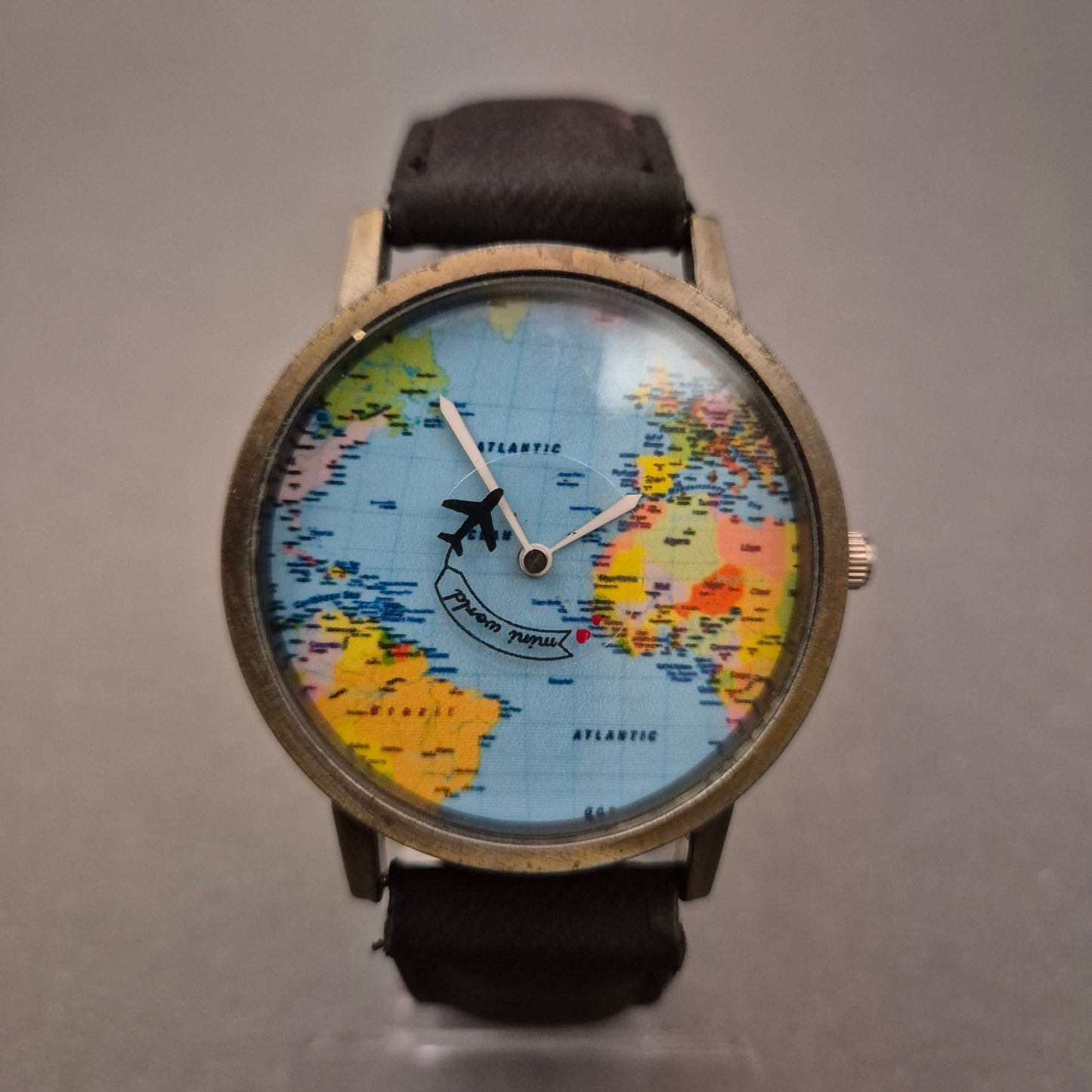 Einzigartige Weltkarten Uhr – Travel-Statement mit Flugzeug-Zeiger