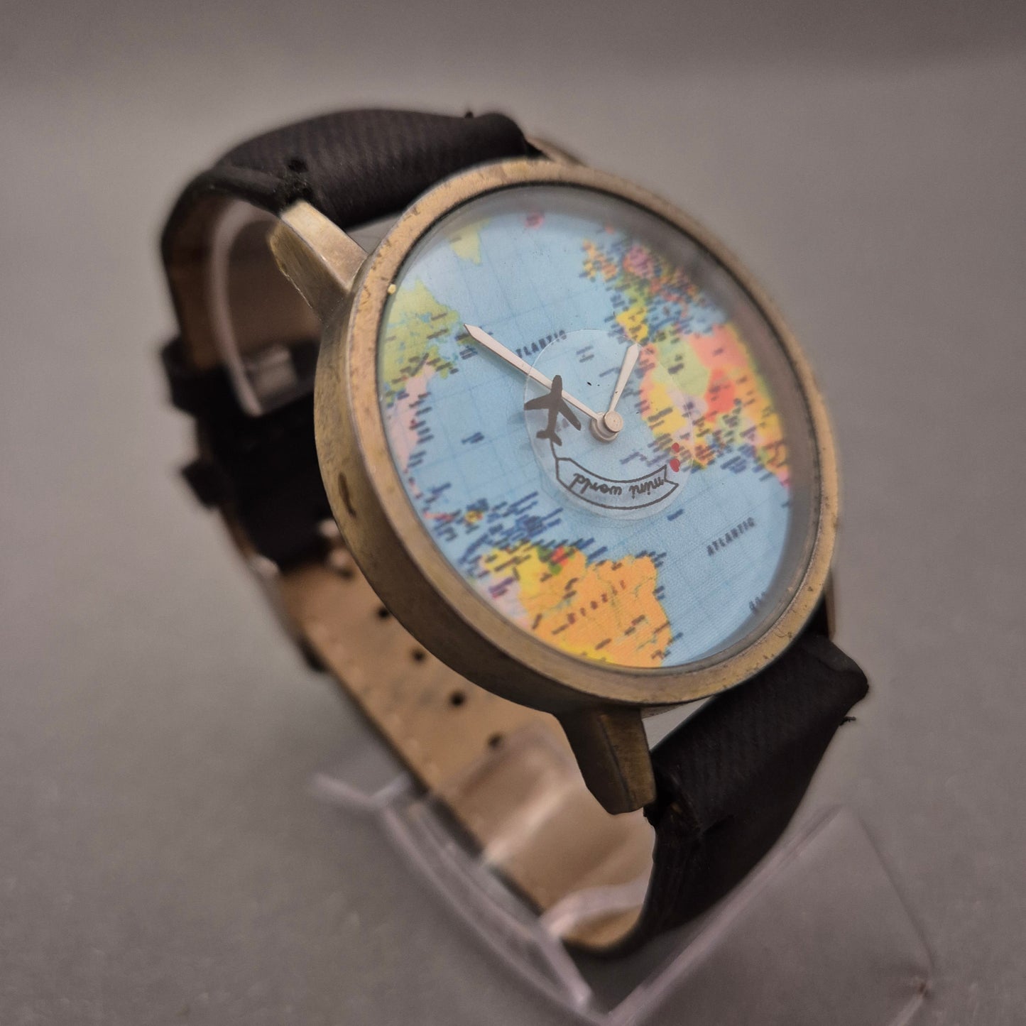 Einzigartige Weltkarten Uhr – Travel-Statement mit Flugzeug-Zeiger