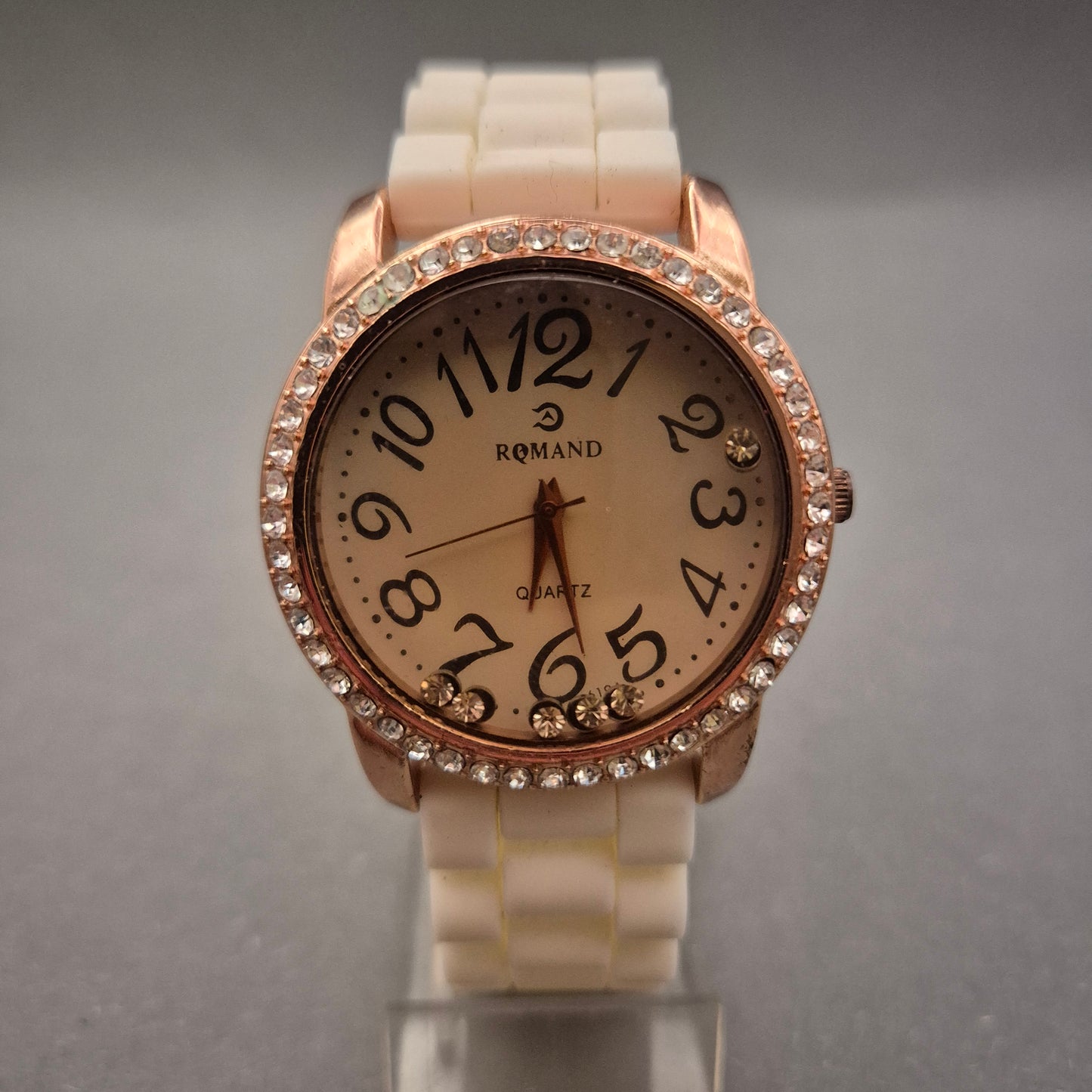 ROMAND Damen Uhr – Roségold, Strass & Weißes Silikonarmband