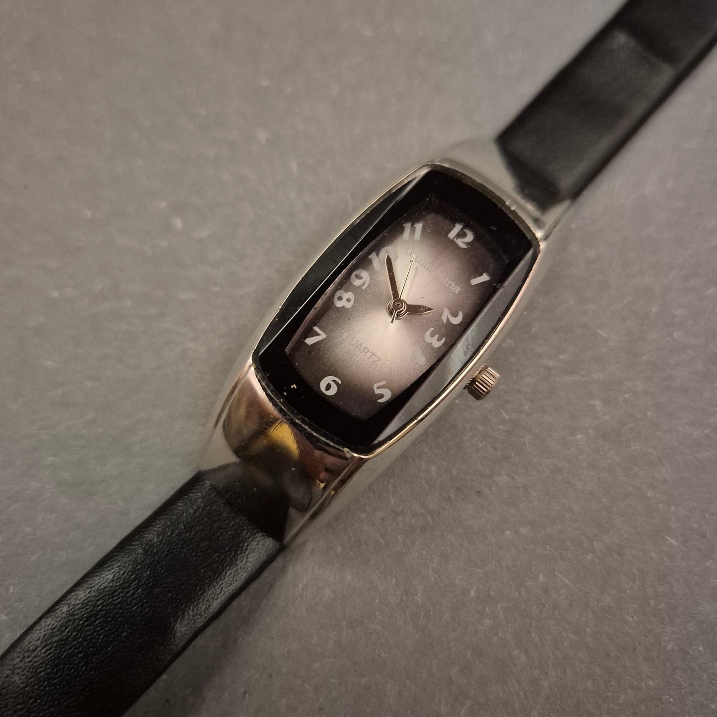 Giulia Luna Damen Quarzuhr – Elegantes Tunnel-Design, Schwarz/Silber