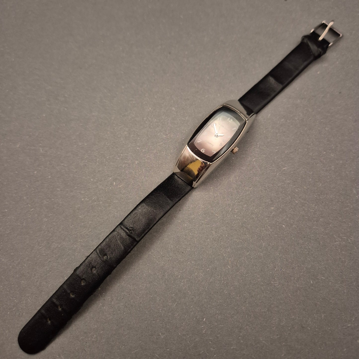 Giulia Luna Damen Quarzuhr – Elegantes Tunnel-Design, Schwarz/Silber