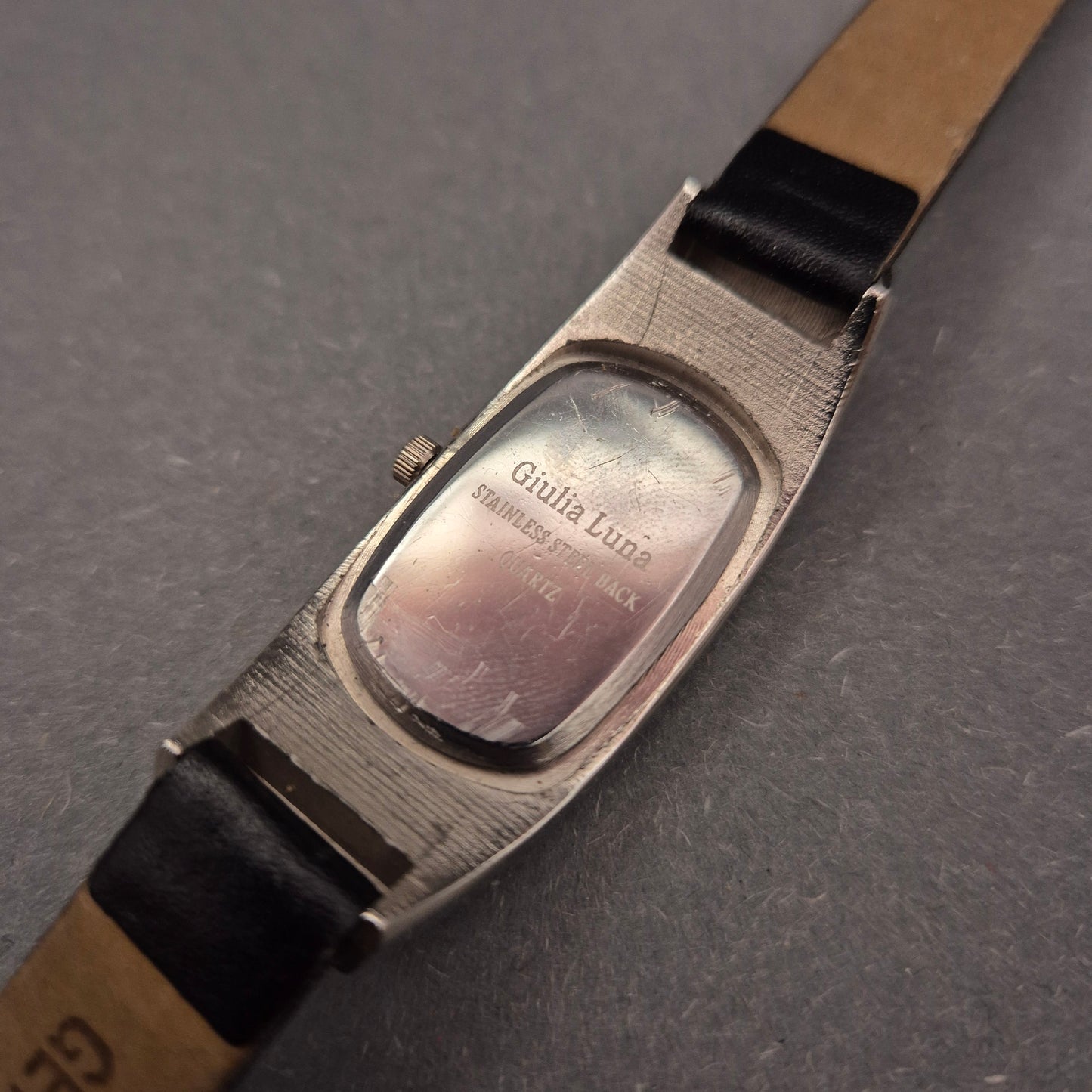 Giulia Luna Damen Quarzuhr – Elegantes Tunnel-Design, Schwarz/Silber