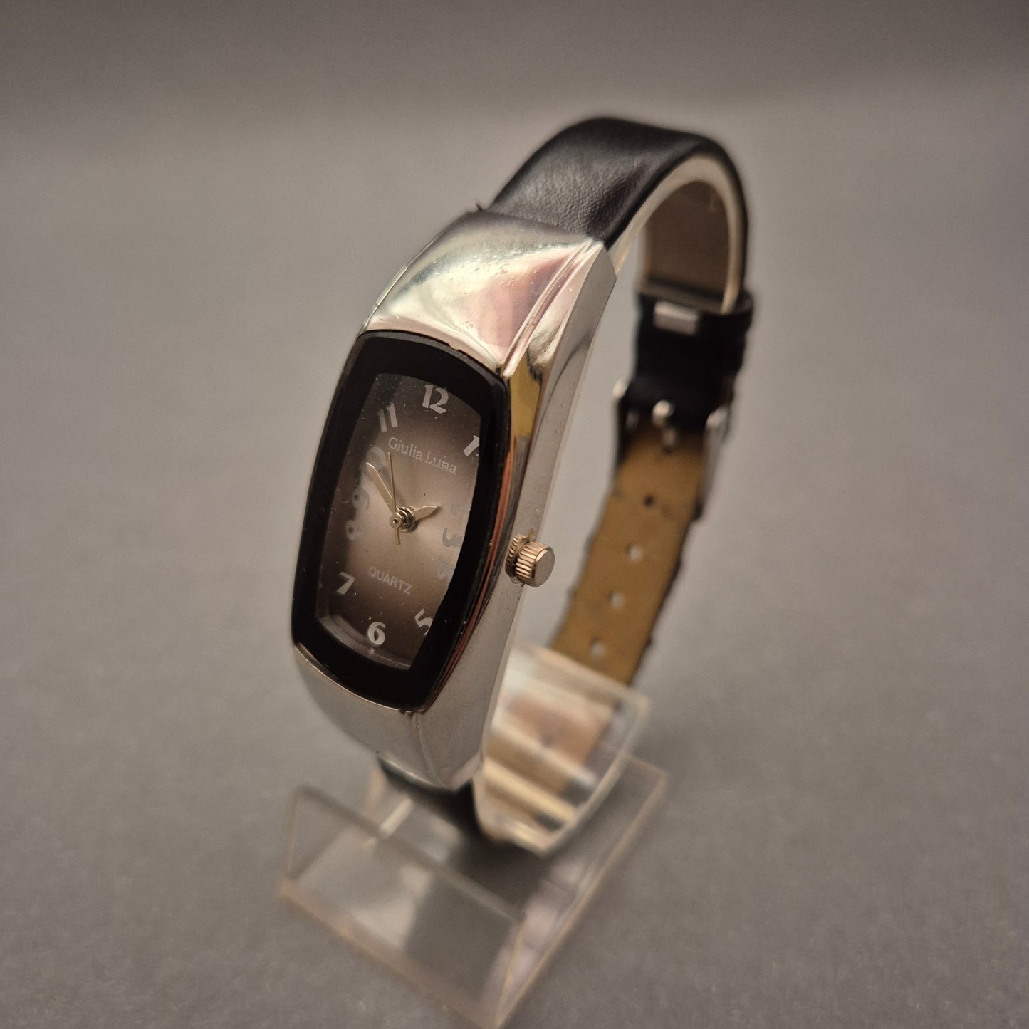 Giulia Luna Damen Quarzuhr – Elegantes Tunnel-Design, Schwarz/Silber