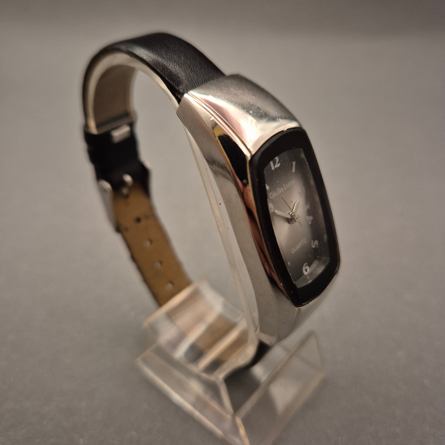 Giulia Luna Damen Quarzuhr – Elegantes Tunnel-Design, Schwarz/Silber