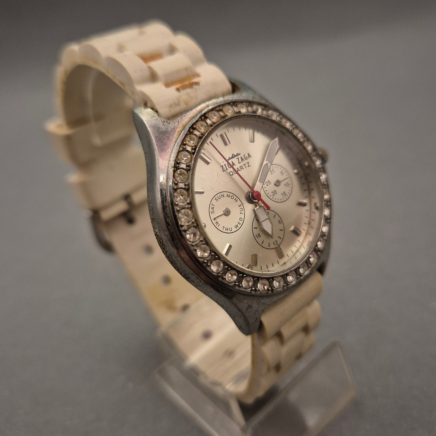 Modische Ziga Zaga Damen Uhr – Strasslünette & Sportliches Design