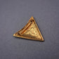 Elegante Brosche in Dreiecksform – Goldfarbenes Fächerdesign mit Strass