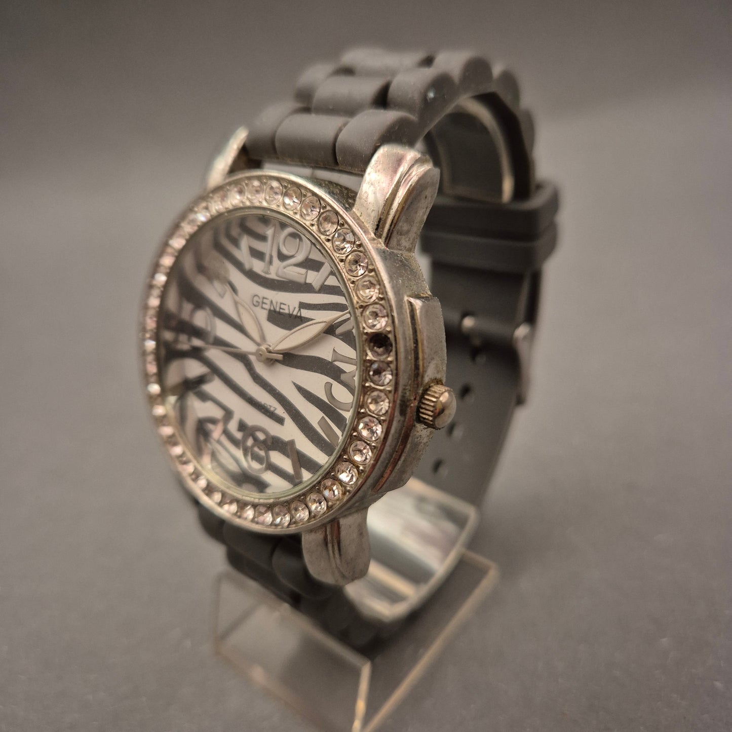 Geneva Damen Uhr – Trendiges Zebra-Zifferblatt mit Strass-Besatz