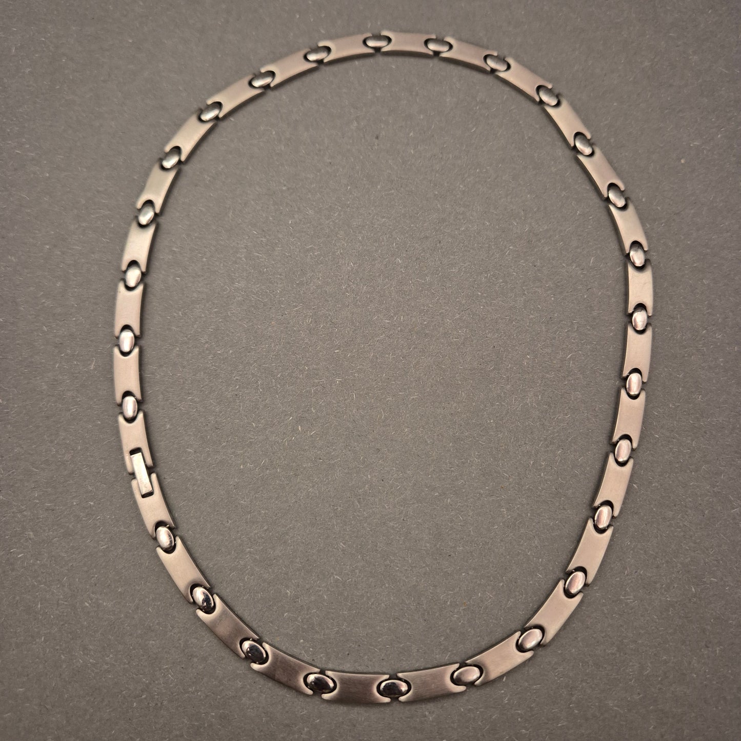 Modernes Glieder-Collier – Edelstahl-Look mit Minimalistischem Design