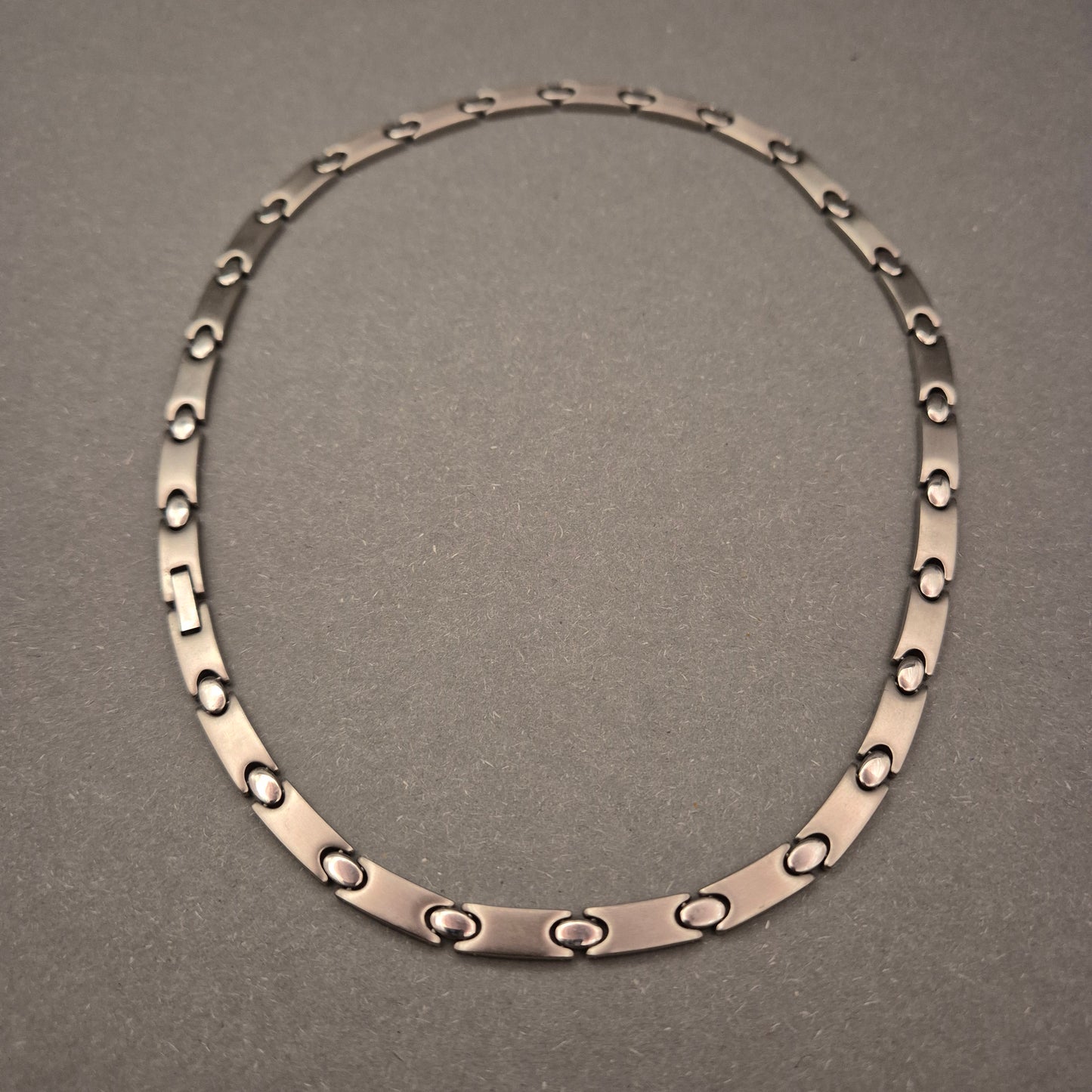 Modernes Glieder-Collier – Edelstahl-Look mit Minimalistischem Design