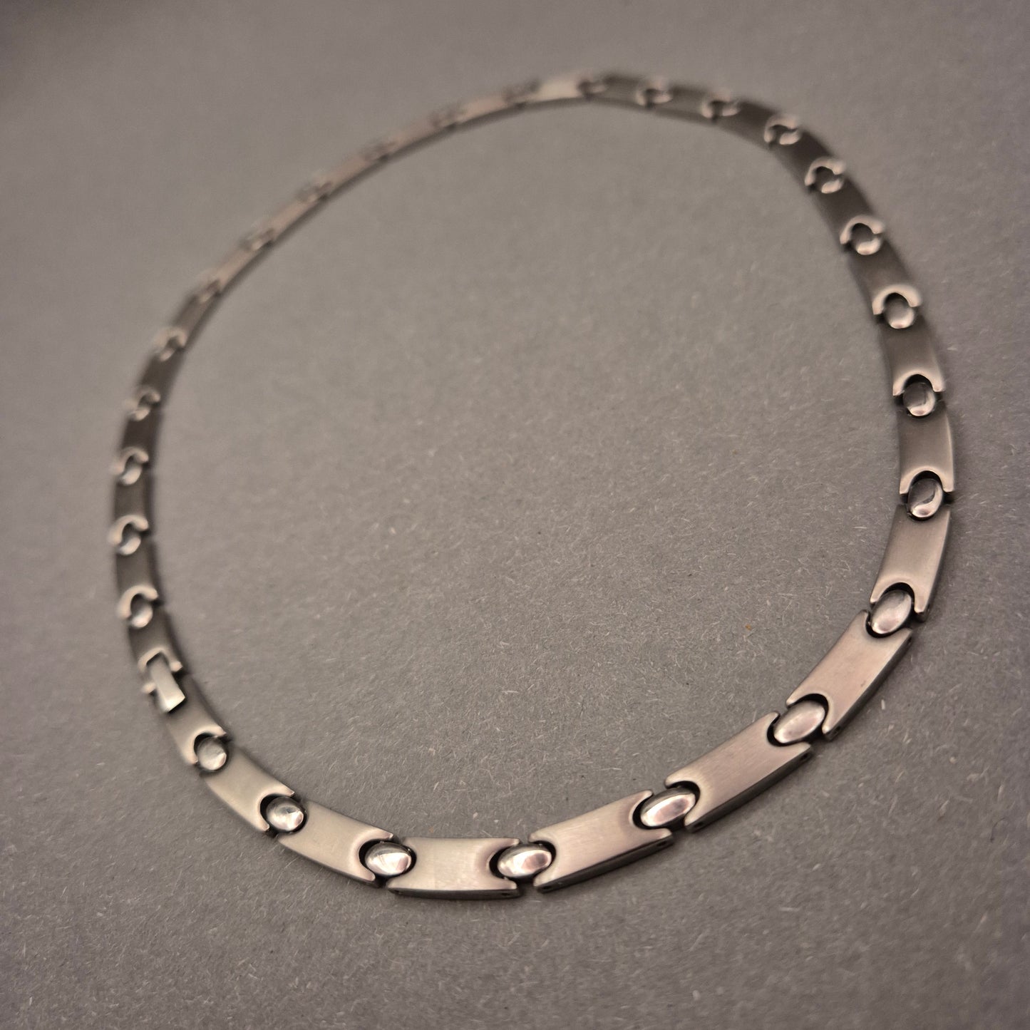 Modernes Glieder-Collier – Edelstahl-Look mit Minimalistischem Design