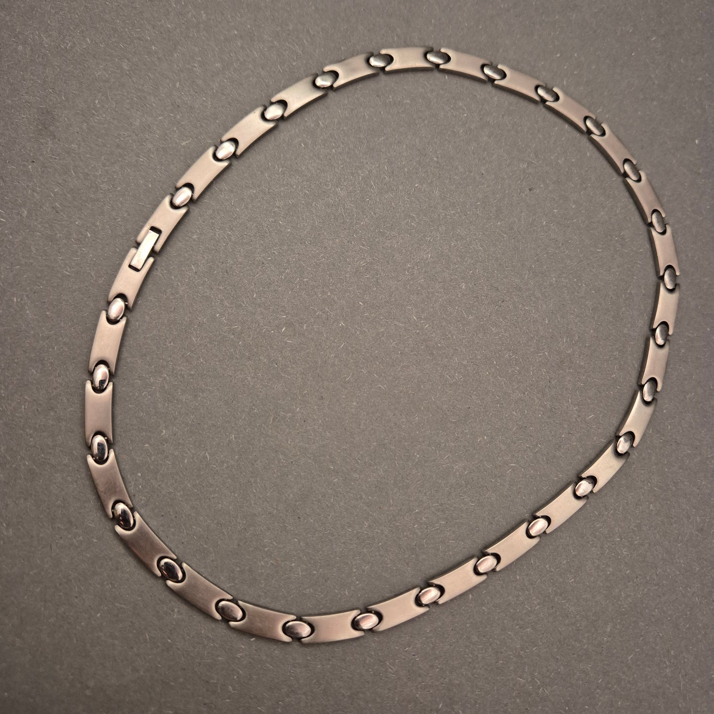 Modernes Glieder-Collier – Edelstahl-Look mit Minimalistischem Design