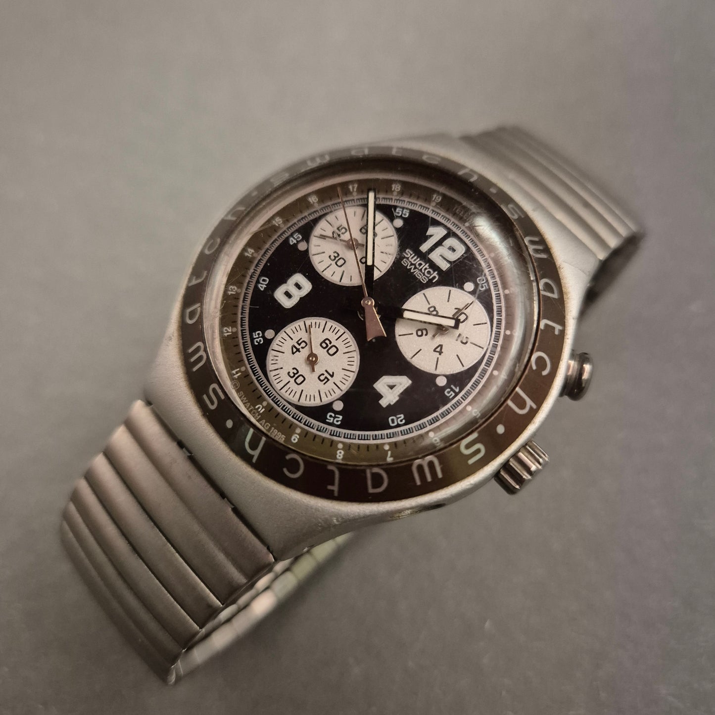 Swatch Irony Chronograph Herren Uhr – Sportliches Design aus Aluminium